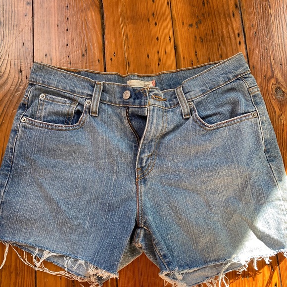 Levi Jean shorts (SIZE 6 S) - Picture 1 of 6